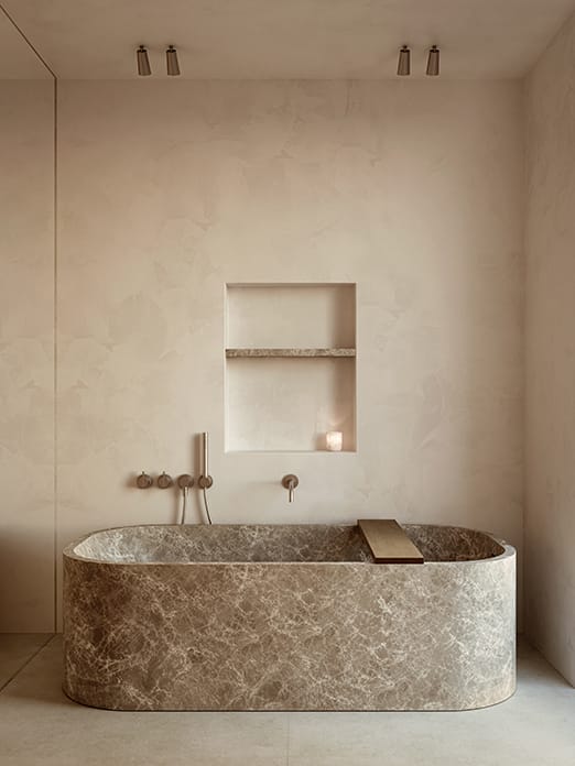 Bath tub